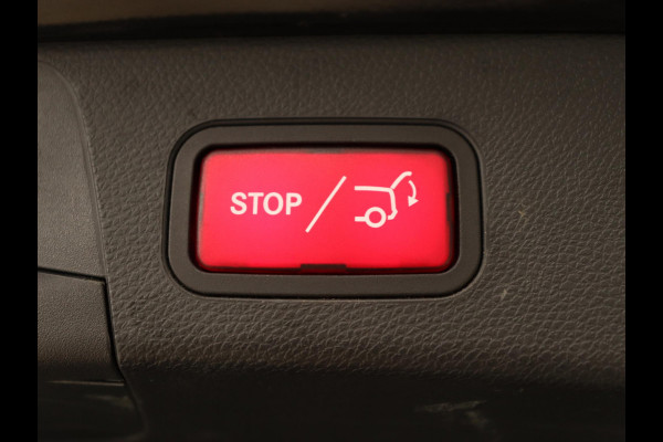 Mercedes-Benz C-Klasse 300e AMG Limited | Panoramadak | 360 Camera | Stoelverwarming | Carplay | Matrix LED | Leder/Alcantara | Navigatie | Park Assist | Sfeerverlichting | PHEV | Plug In Mercedes-Benz C-Klasse 300e AMG Limited | Panoramadak | 360 Camera | Stoelverwarming | Carplay | Matrix LED | Leder/Alcantara | Navigatie | Park Assist | Sfeerverlichting | PHEV | Plug In