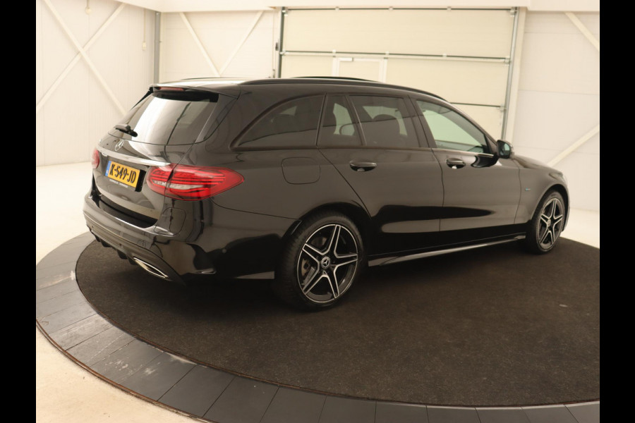 Mercedes-Benz C-Klasse 300e AMG Limited | Panoramadak | 360 Camera | Stoelverwarming | Carplay | Matrix LED | Leder/Alcantara | Navigatie | Park Assist | Sfeerverlichting | PHEV | Plug In Mercedes-Benz C-Klasse 300e AMG Limited | Panoramadak | 360 Camera | Stoelverwarming | Carplay | Matrix LED | Leder/Alcantara | Navigatie | Park Assist | Sfeerverlichting | PHEV | Plug In