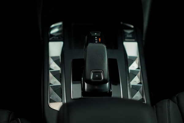 DS DS 3 Crossback 1.2 PureTech Grand Chic / Opera / Aut / Adaptive Cruise / Carplay / Leder