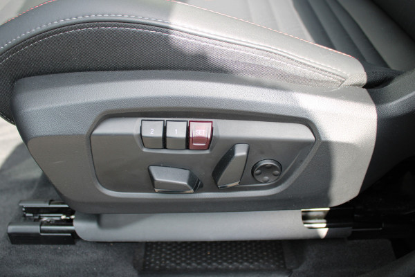 MINI Countryman 1.5 C John Cooper Works XL / NL-auto / Panorama / 9.000km / Vol Opties / NIEUWSTAAT