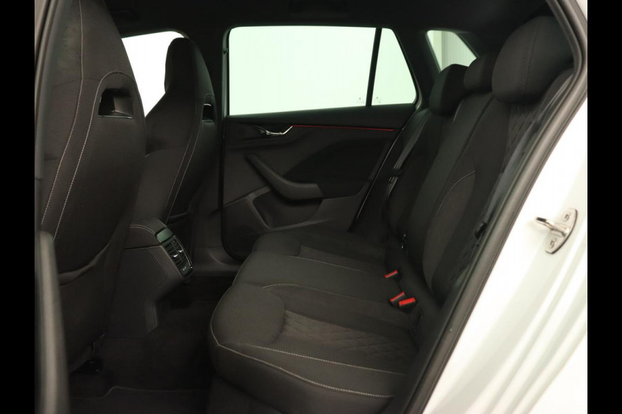 Škoda Kamiq 1.0 TSI Sport | Carplay | Climate control | Parkeerhulp | Cruise control | Full LED | DAB | Sportstoelen | Bluetooth | Sportstuur Škoda Kamiq 1.0 TSI Sport | Carplay | Climate control | Parkeerhulp | Cruise control | Full LED | DAB | Sportstoelen | Bluetooth | Sportstuur