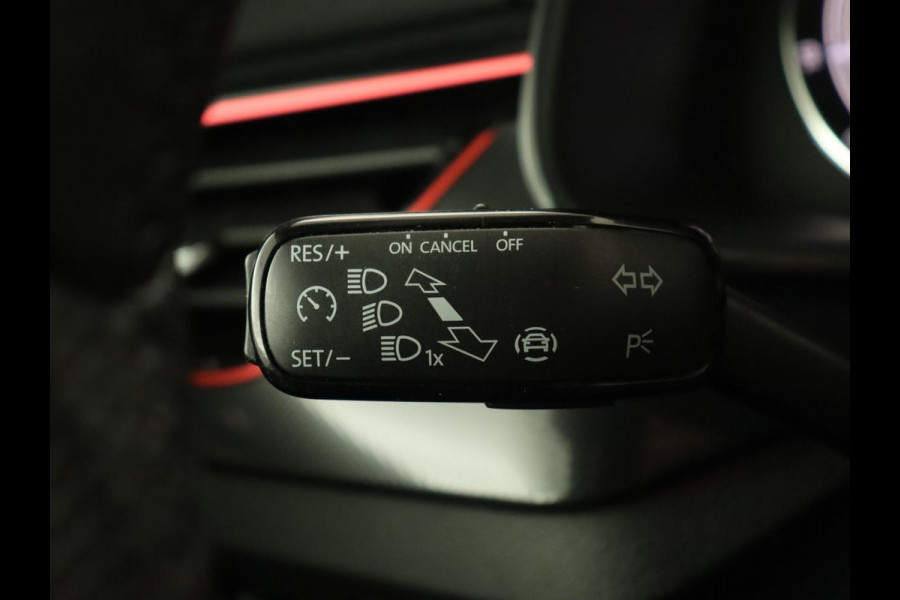 Škoda Kamiq 1.0 TSI Sport | Carplay | Climate control | Parkeerhulp | Cruise control | Full LED | DAB | Sportstoelen | Bluetooth | Sportstuur Škoda Kamiq 1.0 TSI Sport | Carplay | Climate control | Parkeerhulp | Cruise control | Full LED | DAB | Sportstoelen | Bluetooth | Sportstuur