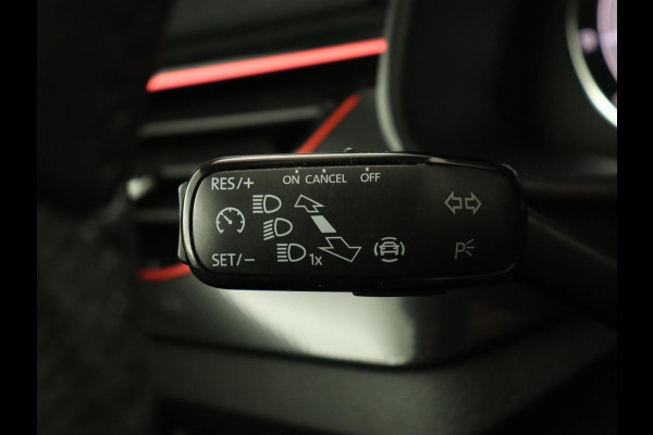 Škoda Kamiq 1.0 TSI Sport | Carplay | Climate control | Parkeerhulp | Cruise control | Full LED | DAB | Sportstoelen | Bluetooth | Sportstuur Škoda Kamiq 1.0 TSI Sport | Carplay | Climate control | Parkeerhulp | Cruise control | Full LED | DAB | Sportstoelen | Bluetooth | Sportstuur