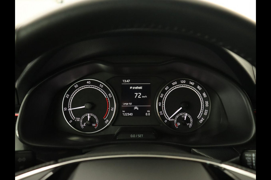 Škoda Kamiq 1.0 TSI Sport | Carplay | Climate control | Parkeerhulp | Cruise control | Full LED | DAB | Sportstoelen | Bluetooth | Sportstuur Škoda Kamiq 1.0 TSI Sport | Carplay | Climate control | Parkeerhulp | Cruise control | Full LED | DAB | Sportstoelen | Bluetooth | Sportstuur