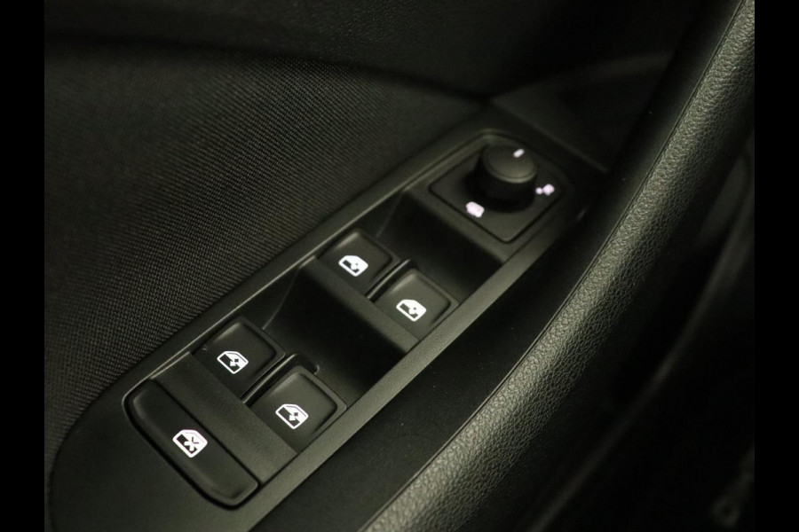 Škoda Kamiq 1.0 TSI Sport | Carplay | Climate control | Parkeerhulp | Cruise control | Full LED | DAB | Sportstoelen | Bluetooth | Sportstuur Škoda Kamiq 1.0 TSI Sport | Carplay | Climate control | Parkeerhulp | Cruise control | Full LED | DAB | Sportstoelen | Bluetooth | Sportstuur