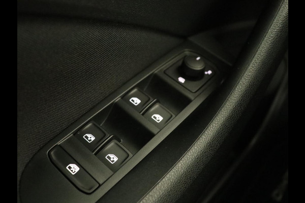 Škoda Kamiq 1.0 TSI Sport | Carplay | Climate control | Parkeerhulp | Cruise control | Full LED | DAB | Sportstoelen | Bluetooth | Sportstuur Škoda Kamiq 1.0 TSI Sport | Carplay | Climate control | Parkeerhulp | Cruise control | Full LED | DAB | Sportstoelen | Bluetooth | Sportstuur