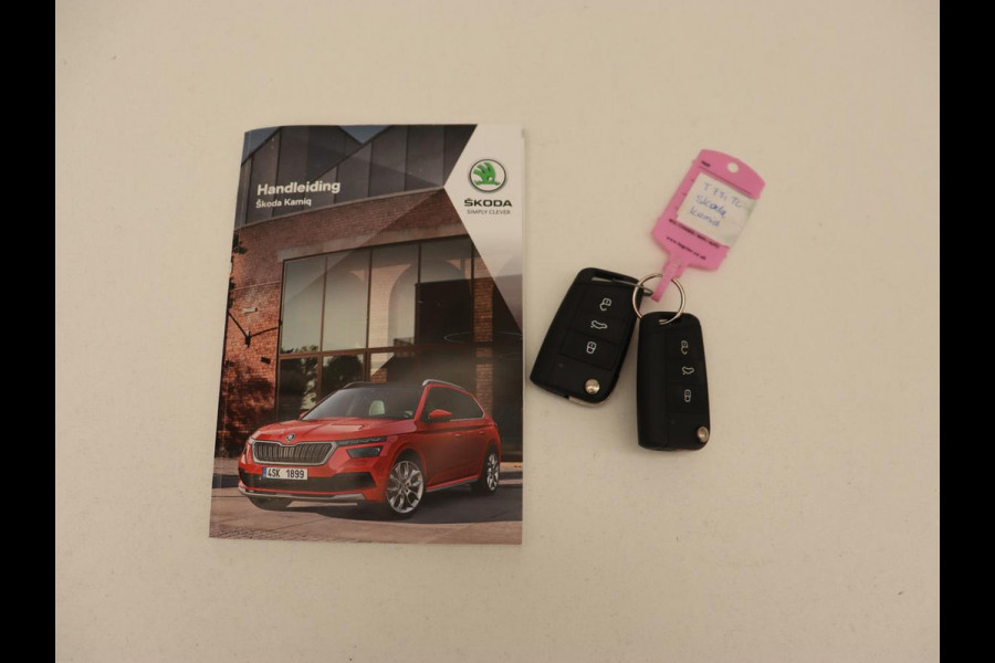 Škoda Kamiq 1.0 TSI Sport | Carplay | Climate control | Parkeerhulp | Cruise control | Full LED | DAB | Sportstoelen | Bluetooth | Sportstuur Škoda Kamiq 1.0 TSI Sport | Carplay | Climate control | Parkeerhulp | Cruise control | Full LED | DAB | Sportstoelen | Bluetooth | Sportstuur