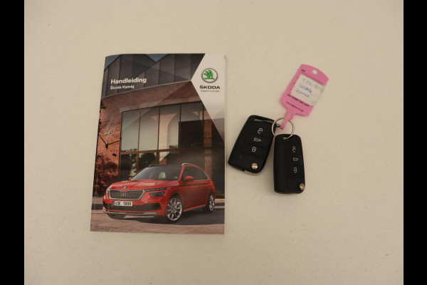 Škoda Kamiq 1.0 TSI Sport | Carplay | Climate control | Parkeerhulp | Cruise control | Full LED | DAB | Sportstoelen | Bluetooth | Sportstuur Škoda Kamiq 1.0 TSI Sport | Carplay | Climate control | Parkeerhulp | Cruise control | Full LED | DAB | Sportstoelen | Bluetooth | Sportstuur