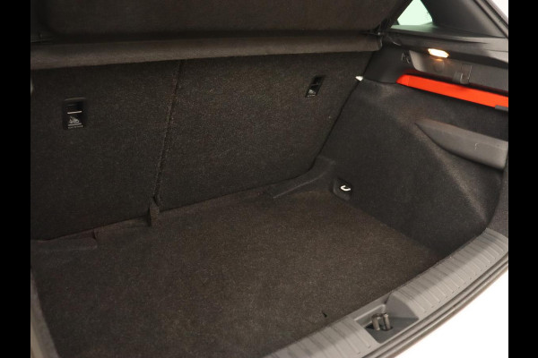 Škoda Kamiq 1.0 TSI Sport | Carplay | Climate control | Parkeerhulp | Cruise control | Full LED | DAB | Sportstoelen | Bluetooth | Sportstuur Škoda Kamiq 1.0 TSI Sport | Carplay | Climate control | Parkeerhulp | Cruise control | Full LED | DAB | Sportstoelen | Bluetooth | Sportstuur