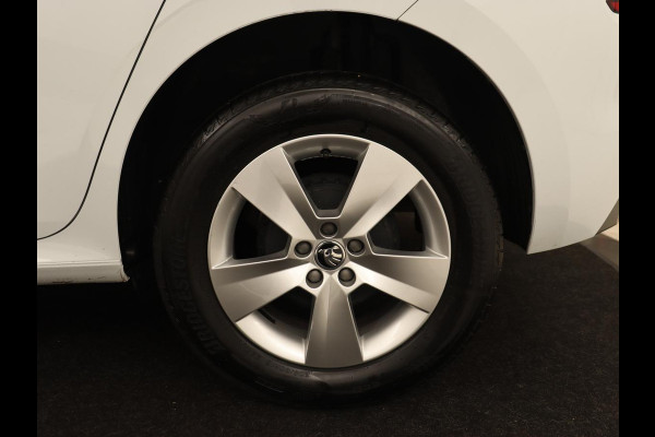 Škoda Kamiq 1.0 TSI Sport | Carplay | Climate control | Parkeerhulp | Cruise control | Full LED | DAB | Sportstoelen | Bluetooth | Sportstuur Škoda Kamiq 1.0 TSI Sport | Carplay | Climate control | Parkeerhulp | Cruise control | Full LED | DAB | Sportstoelen | Bluetooth | Sportstuur