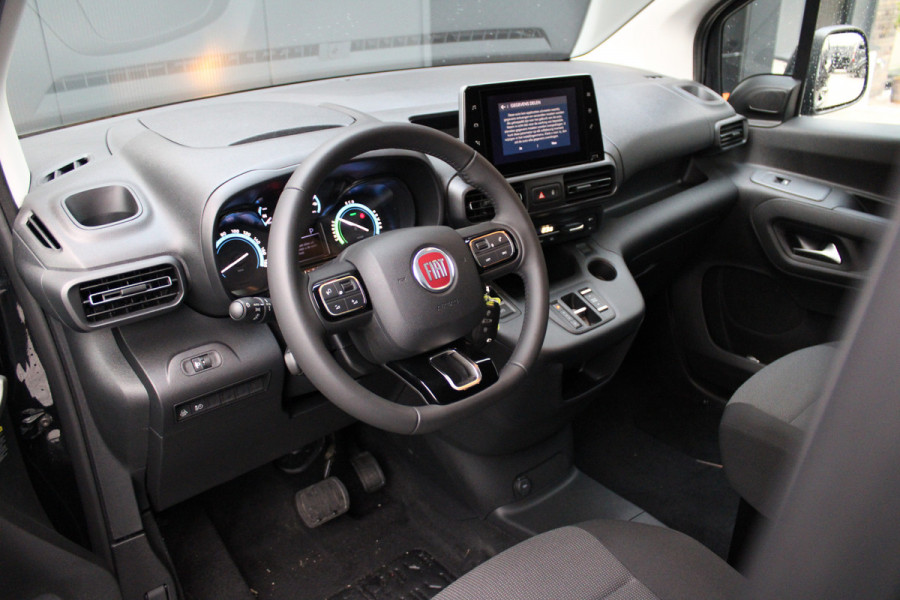 Fiat E-Doblò 136 L1 50 kWh 136pk - Carplay - Auto Klimaat - Navi - Lane Assist - PDC - Rijklaar Fiat E-Doblò 136 L1 50 kWh 136pk - Carplay - Auto Klimaat - Navi - Lane Assist - PDC - Rijklaar