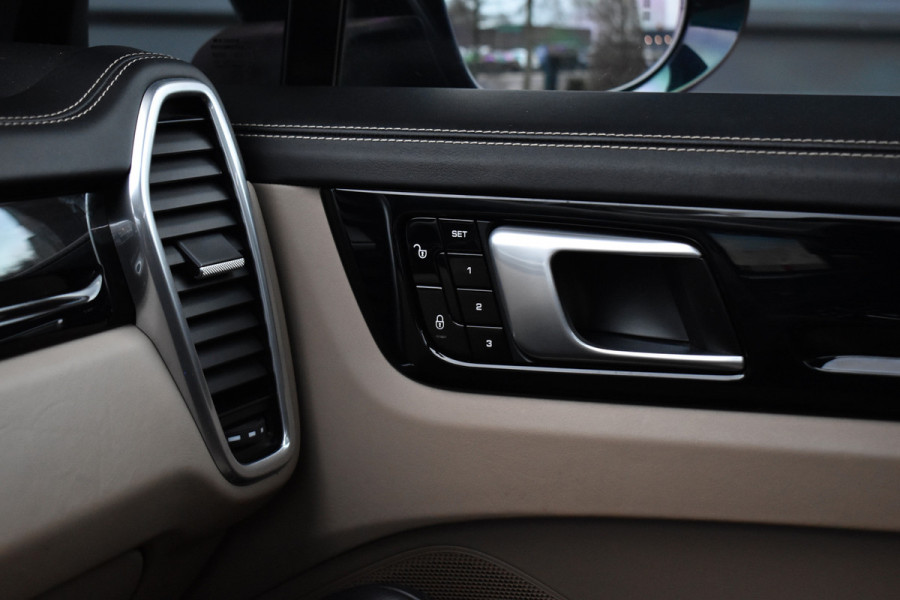 Porsche Cayenne 3.0 E-Hybrid 462pk | Pano | Trekhaak | 360 Camera | Sport Chrono | Bose | Stuurverwarming | Luchtvering | Orig. NL | Porsche Cayenne 3.0 E-Hybrid 462pk | Pano | Trekhaak | 360 Camera | Sport Chrono | Bose | Stuurverwarming | Luchtvering | Orig. NL |