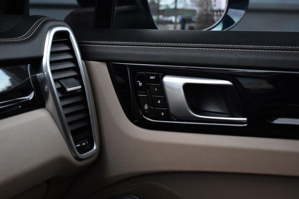 Porsche Cayenne 3.0 E-Hybrid 462pk | Pano | Trekhaak | 360 Camera | Sport Chrono | Bose | Stuurverwarming | Luchtvering | Orig. NL | Porsche Cayenne 3.0 E-Hybrid 462pk | Pano | Trekhaak | 360 Camera | Sport Chrono | Bose | Stuurverwarming | Luchtvering | Orig. NL |