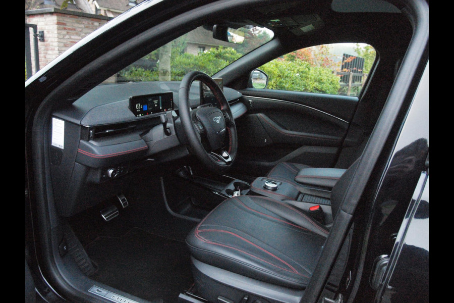 Ford Mustang Mach-E Extended AWD 98 kWh | Bang & Olufsen | 360 Camera | Apple Carplay | Cruise Control | Ford Mustang Mach-E Extended AWD 98 kWh | Bang & Olufsen | 360 Camera | Apple Carplay | Cruise Control |