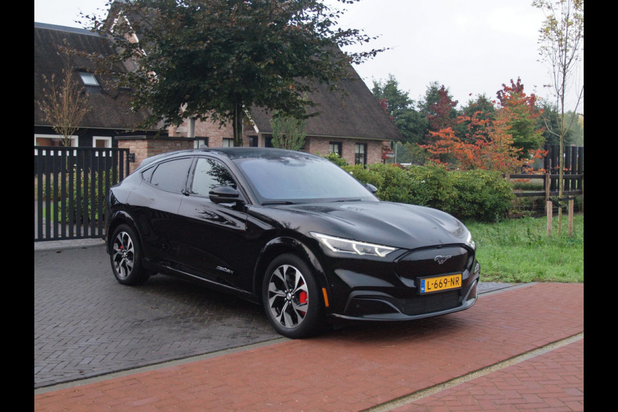 Ford Mustang Mach-E Extended AWD 98 kWh | Bang & Olufsen | 360 Camera | Apple Carplay | Cruise Control | Ford Mustang Mach-E Extended AWD 98 kWh | Bang & Olufsen | 360 Camera | Apple Carplay | Cruise Control |