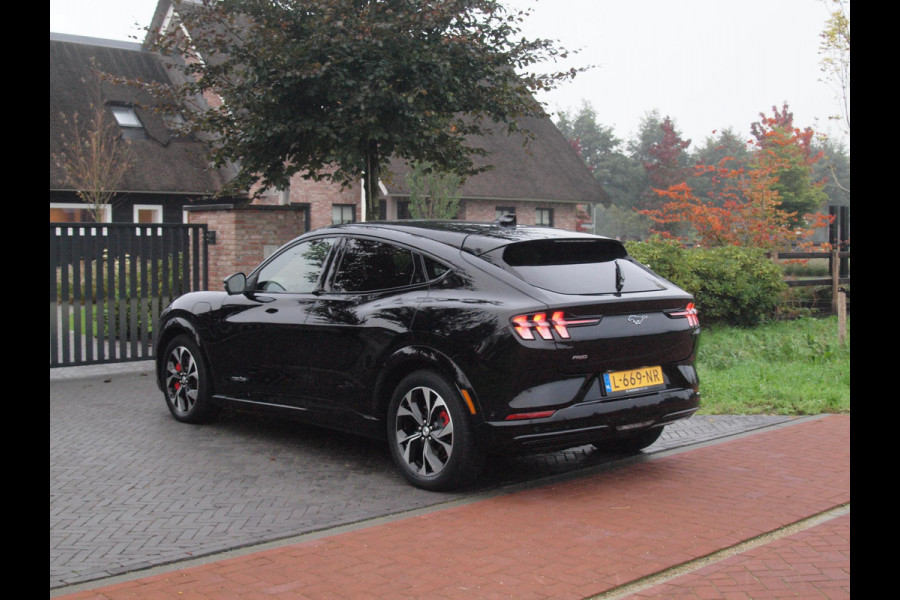 Ford Mustang Mach-E Extended AWD 98 kWh | Bang & Olufsen | 360 Camera | Apple Carplay | Cruise Control | Ford Mustang Mach-E Extended AWD 98 kWh | Bang & Olufsen | 360 Camera | Apple Carplay | Cruise Control |