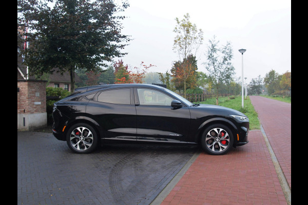 Ford Mustang Mach-E Extended AWD 98 kWh | Bang & Olufsen | 360 Camera | Apple Carplay | Cruise Control | Ford Mustang Mach-E Extended AWD 98 kWh | Bang & Olufsen | 360 Camera | Apple Carplay | Cruise Control |