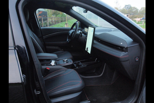 Ford Mustang Mach-E Extended AWD 98 kWh | Bang & Olufsen | 360 Camera | Apple Carplay | Cruise Control | Ford Mustang Mach-E Extended AWD 98 kWh | Bang & Olufsen | 360 Camera | Apple Carplay | Cruise Control |