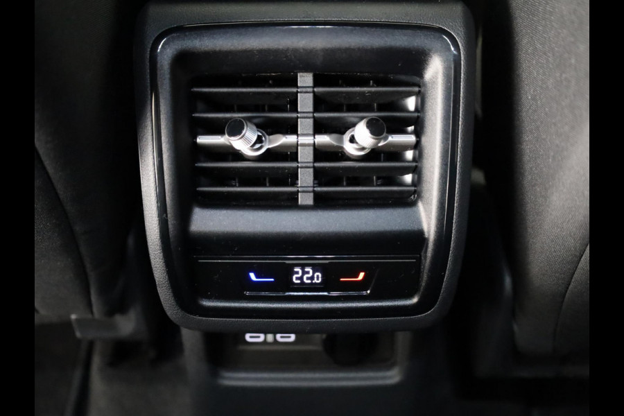 Škoda Kodiaq 1.5 TSI MHEV Business Edition 7p. 150 pk Automaat (DSG) | 7 persoons | Verlengde garantie | Navigatie | Trekhaak (wegklapbaar) | Parkeersensoren | Achteruitrijcamera | Matrix LED koplampen |