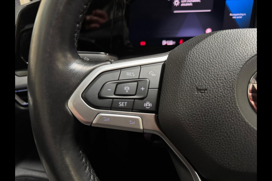 Volkswagen Golf 1.5 TSI Highline | Pano | Memory | IQ lights | Stoel-/Stuurverwarming | PDC Volkswagen Golf 1.5 TSI Highline | Pano | Memory | IQ lights | Stoel-/Stuurverwarming | PDC