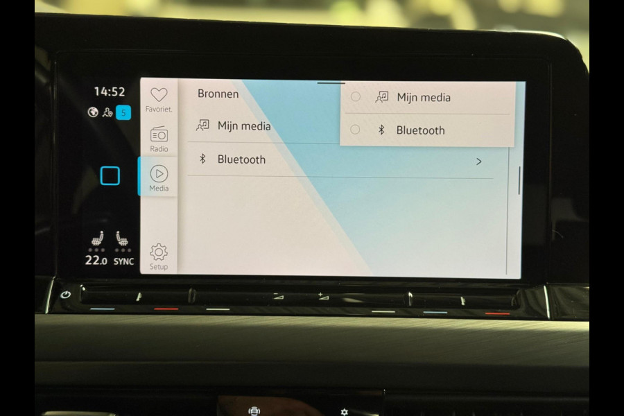 Volkswagen Golf 1.5 TSI Highline | Pano | Memory | IQ lights | Stoel-/Stuurverwarming | PDC Volkswagen Golf 1.5 TSI Highline | Pano | Memory | IQ lights | Stoel-/Stuurverwarming | PDC