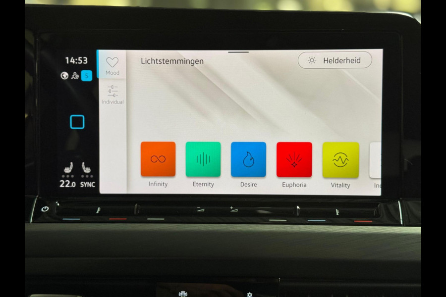Volkswagen Golf 1.5 TSI Highline | Pano | Memory | IQ lights | Stoel-/Stuurverwarming | PDC Volkswagen Golf 1.5 TSI Highline | Pano | Memory | IQ lights | Stoel-/Stuurverwarming | PDC
