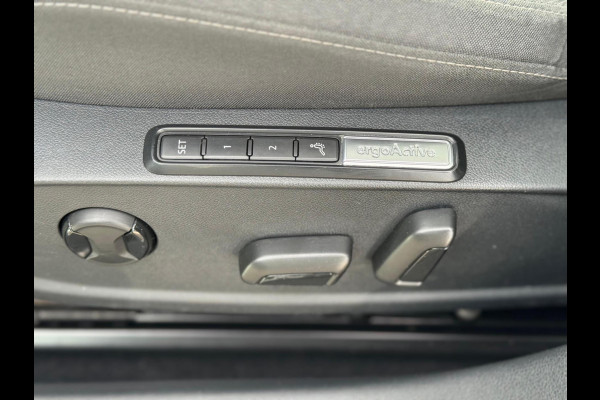 Volkswagen Golf 1.5 TSI Highline | Pano | Memory | IQ lights | Stoel-/Stuurverwarming | PDC Volkswagen Golf 1.5 TSI Highline | Pano | Memory | IQ lights | Stoel-/Stuurverwarming | PDC