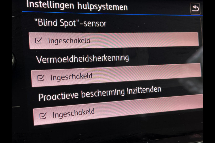 Volkswagen T-Cross 1.0 TSI Style High-Line_ 110PK_Carplay_Camera_ACC_F1 Flippers Volkswagen T-Cross 1.0 TSI Style High-Line_ 110PK_Carplay_Camera_ACC_F1 Flippers