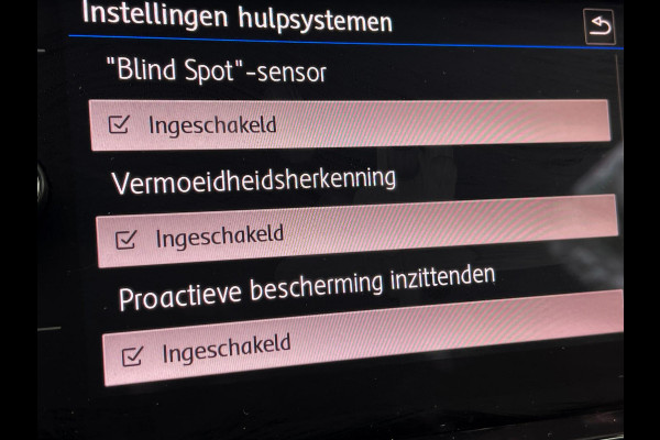 Volkswagen T-Cross 1.0 TSI Style High-Line_ 110PK_Carplay_Camera_ACC_F1 Flippers Volkswagen T-Cross 1.0 TSI Style High-Line_ 110PK_Carplay_Camera_ACC_F1 Flippers