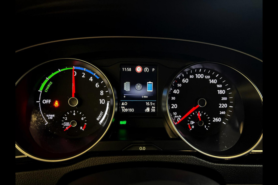 Volkswagen Passat Variant 1.4 TSI PHEV GTE Business Carplay_Camera_trekh_Stoel massage Volkswagen Passat Variant 1.4 TSI PHEV GTE Business Carplay_Camera_trekh_Stoel massage