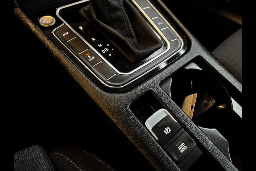 Volkswagen Passat Variant 1.4 TSI PHEV GTE Business Carplay_Camera_trekh_Stoel massage Volkswagen Passat Variant 1.4 TSI PHEV GTE Business Carplay_Camera_trekh_Stoel massage