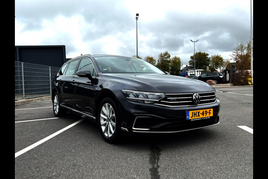 Volkswagen Passat Variant 1.4 TSI PHEV GTE Business Carplay_Camera_trekh_Stoel massage Volkswagen Passat Variant 1.4 TSI PHEV GTE Business Carplay_Camera_trekh_Stoel massage
