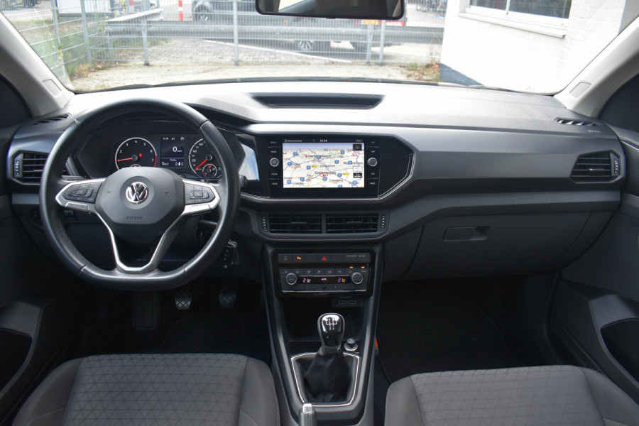 Volkswagen T-Cross 1.0 TSI Life Business | ACC | Carplay | Navi | Clima | Blind Spot | Parkeersensoren Volkswagen T-Cross 1.0 TSI Life Business | ACC | Carplay | Navi | Clima | Blind Spot | Parkeersensoren