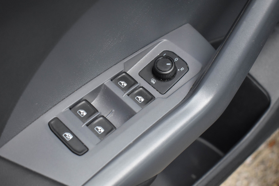 Volkswagen T-Cross 1.0 TSI Life Business | ACC | Carplay | Navi | Clima | Blind Spot | Parkeersensoren Volkswagen T-Cross 1.0 TSI Life Business | ACC | Carplay | Navi | Clima | Blind Spot | Parkeersensoren