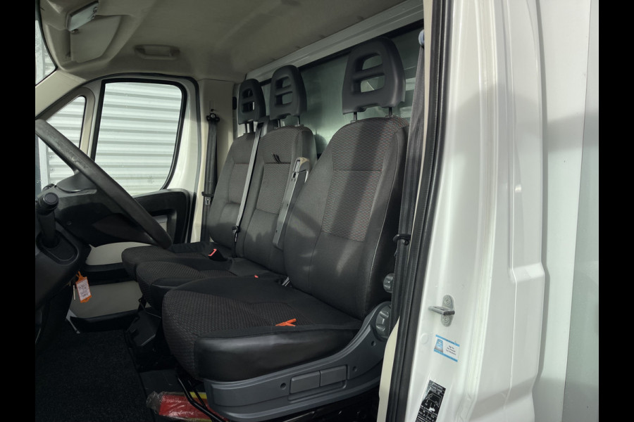 Peugeot Boxer 435 2.0 BlueHDI 164pk Pro bakwagen met Dhollandia laadklep / 440 cm lang / doorladen tot 550 cm mogelijk boven de cabine / euro 6 / airco