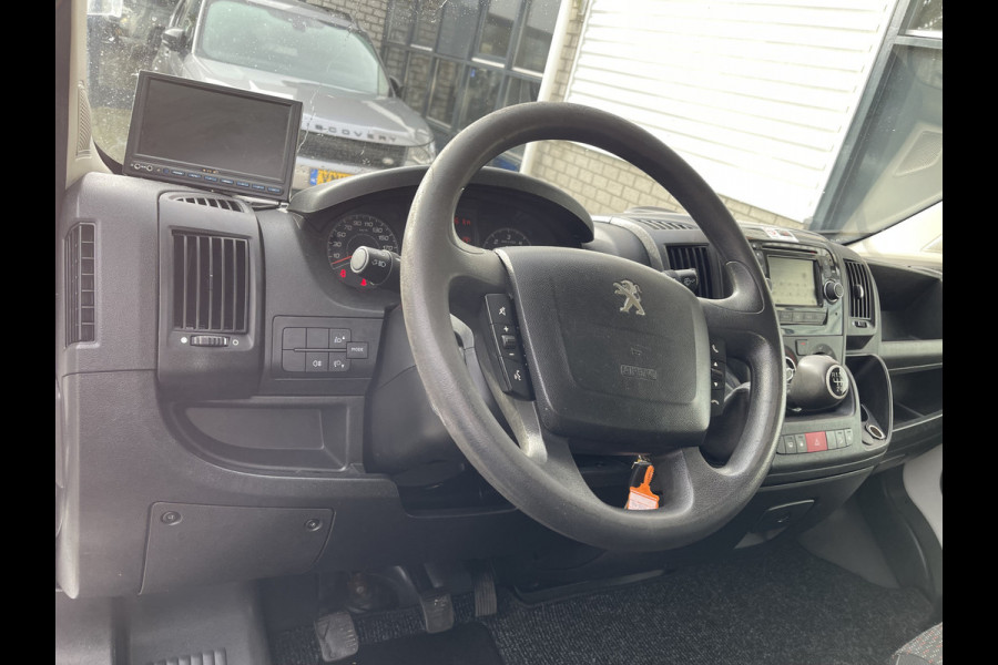Peugeot Boxer 435 2.0 BlueHDI 164pk Pro bakwagen met Dhollandia laadklep / 440 cm lang / doorladen tot 550 cm mogelijk boven de cabine / euro 6 / airco