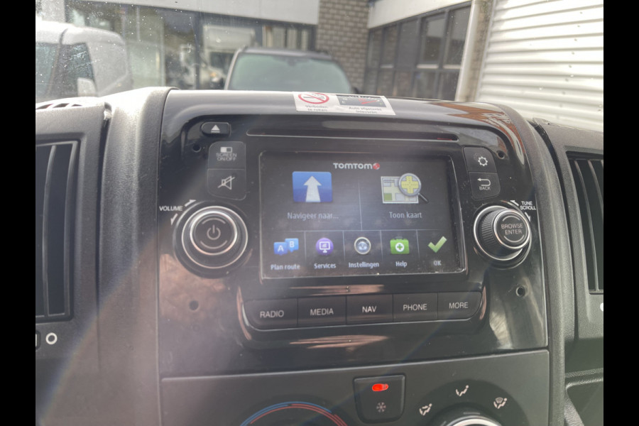 Peugeot Boxer 435 2.0 BlueHDI 164pk Pro bakwagen met Dhollandia laadklep / 440 cm lang / doorladen tot 550 cm mogelijk boven de cabine / euro 6 / airco