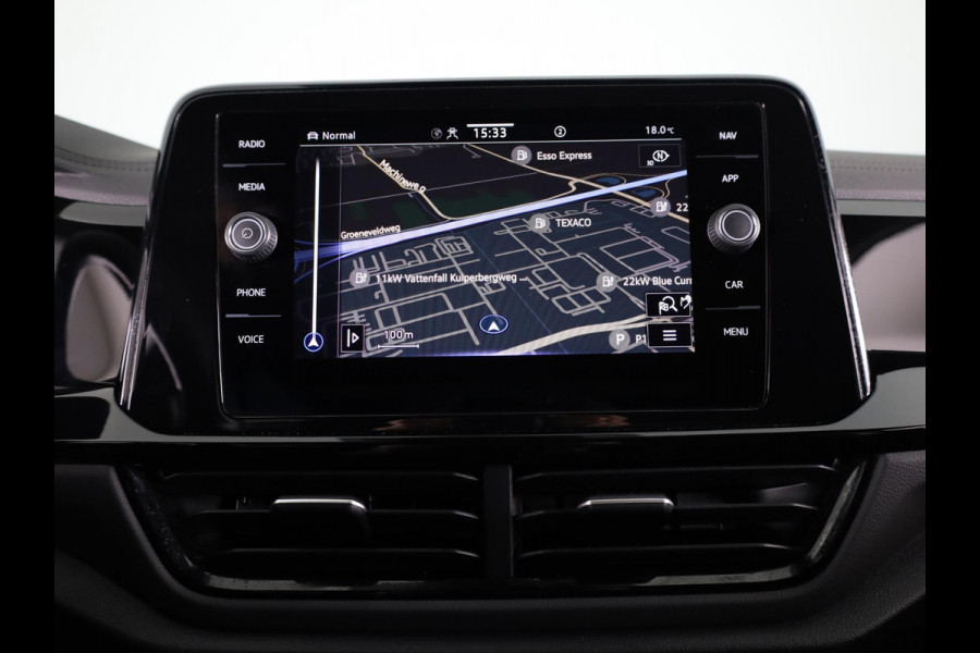 Volkswagen T-Roc 1.5 TSI R-Line 150 PK DSG |Private lease vanaf € 699,- pm | Blackstyle | Trekhaak afneembaar | ErgoActive Stoel Pakket | Navigatie |