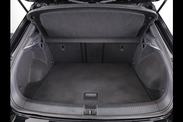Volkswagen T-Roc 1.5 TSI R-Line 150 PK DSG |Private lease vanaf € 699,- pm | Blackstyle | Trekhaak afneembaar | ErgoActive Stoel Pakket | Navigatie |