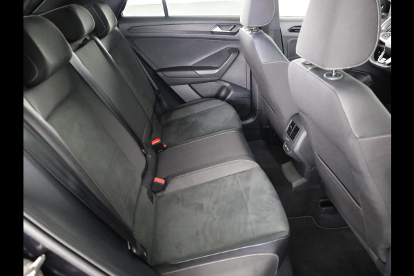 Volkswagen T-Roc 1.5 TSI R-Line 150 PK DSG |Private lease vanaf € 699,- pm | Blackstyle | Trekhaak afneembaar | ErgoActive Stoel Pakket | Navigatie |