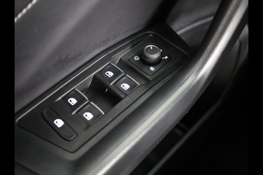 Volkswagen T-Roc 1.5 TSI R-Line 150 PK DSG |Private lease vanaf € 699,- pm | Blackstyle | Trekhaak afneembaar | ErgoActive Stoel Pakket | Navigatie |