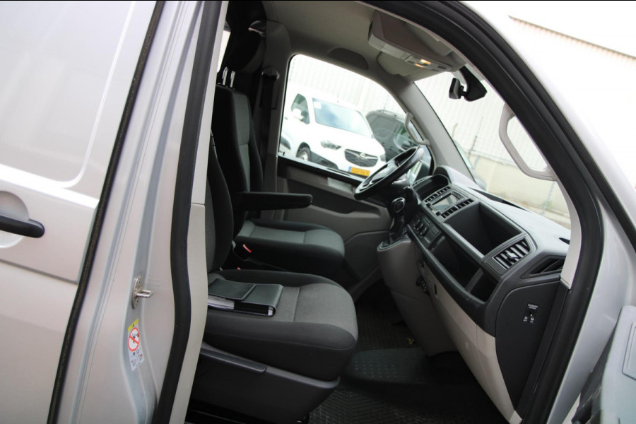 Volkswagen Transporter 2.0 TDI DSG L2H1 Comfortline / Automaat / Trekhaak / App connect Volkswagen Transporter 2.0 TDI DSG L2H1 Comfortline / Automaat / Trekhaak / App connect