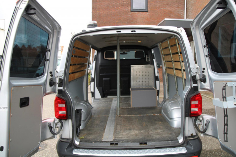 Volkswagen Transporter 2.0 TDI DSG L2H1 Comfortline / Automaat / Trekhaak / App connect Volkswagen Transporter 2.0 TDI DSG L2H1 Comfortline / Automaat / Trekhaak / App connect