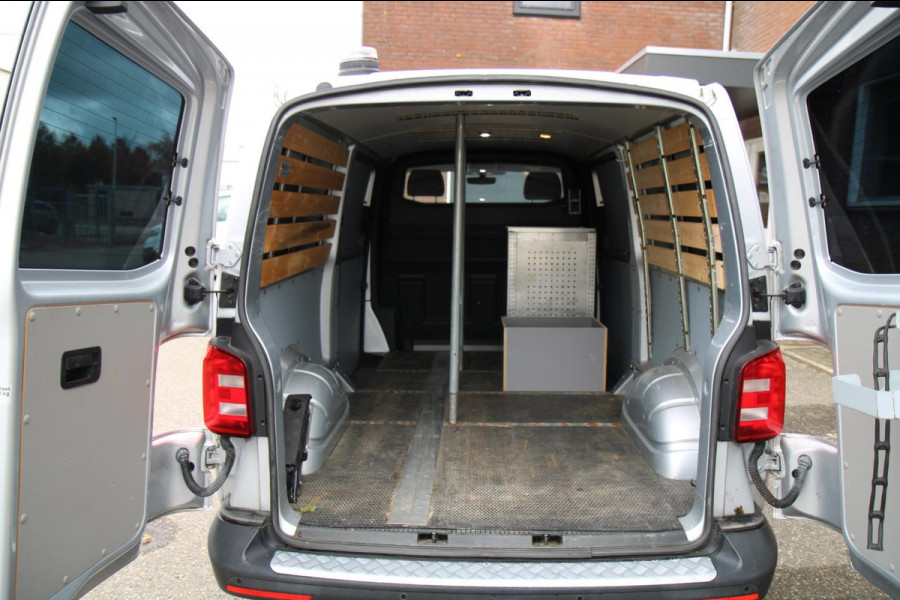 Volkswagen Transporter 2.0 TDI DSG L2H1 Comfortline / Automaat / Trekhaak / App connect Volkswagen Transporter 2.0 TDI DSG L2H1 Comfortline / Automaat / Trekhaak / App connect