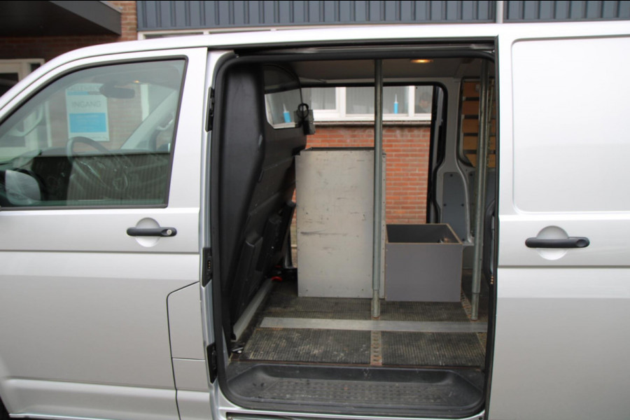 Volkswagen Transporter 2.0 TDI DSG L2H1 Comfortline / Automaat / Trekhaak / App connect Volkswagen Transporter 2.0 TDI DSG L2H1 Comfortline / Automaat / Trekhaak / App connect