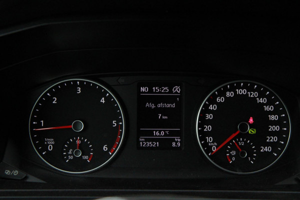 Volkswagen Transporter 2.0 TDI DSG L2H1 Comfortline / Automaat / Trekhaak / App connect Volkswagen Transporter 2.0 TDI DSG L2H1 Comfortline / Automaat / Trekhaak / App connect