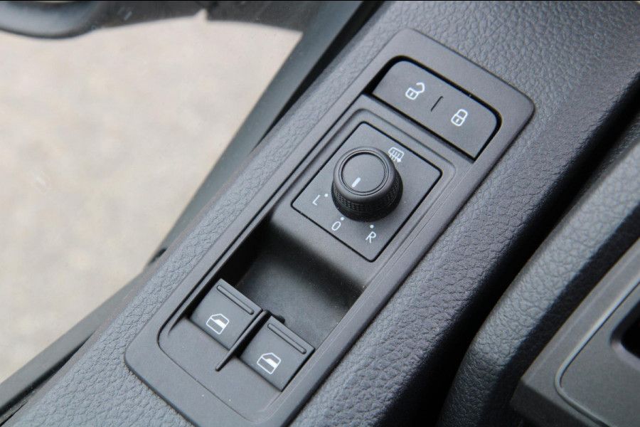 Volkswagen Transporter 2.0 TDI DSG L2H1 Comfortline / Automaat / Trekhaak / App connect Volkswagen Transporter 2.0 TDI DSG L2H1 Comfortline / Automaat / Trekhaak / App connect