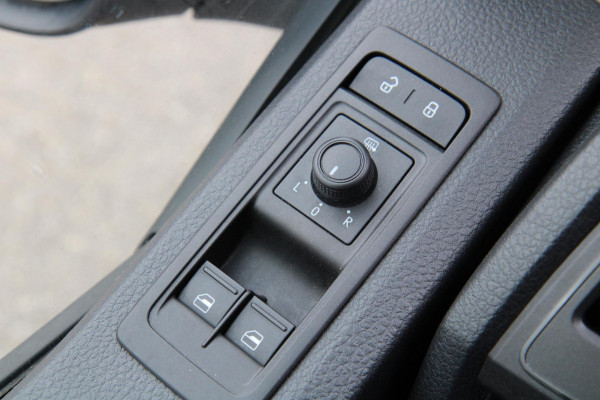 Volkswagen Transporter 2.0 TDI DSG L2H1 Comfortline / Automaat / Trekhaak / App connect Volkswagen Transporter 2.0 TDI DSG L2H1 Comfortline / Automaat / Trekhaak / App connect