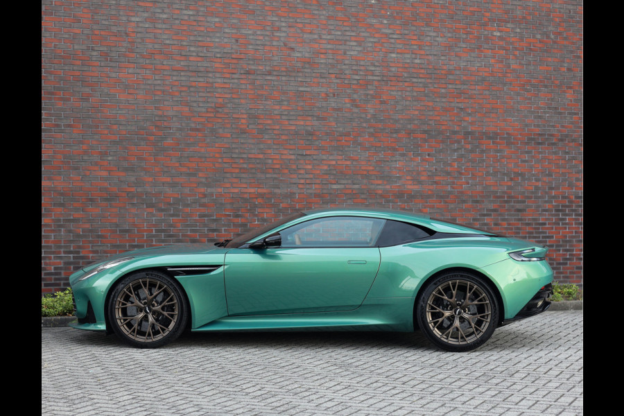 Aston Martin DB12 4.0 V8 | Iridiscent Emerald - Oxford Tan Aston Martin DB12 4.0 V8 | Iridiscent Emerald - Oxford Tan