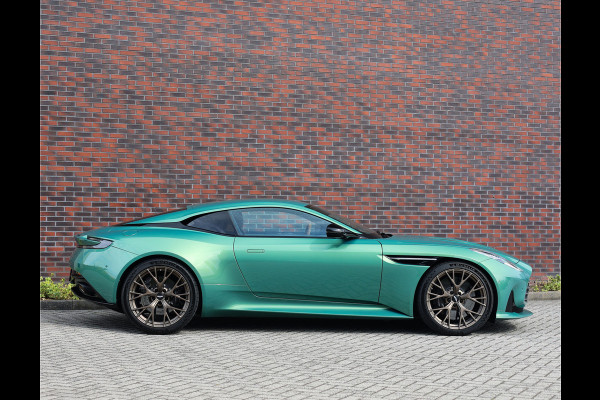 Aston Martin DB12 4.0 V8 | Iridiscent Emerald - Oxford Tan Aston Martin DB12 4.0 V8 | Iridiscent Emerald - Oxford Tan